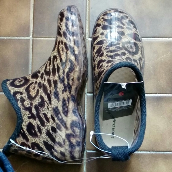 New Simon Chang Animal Print Cool Rubber Booties - Picture 2 of 4
